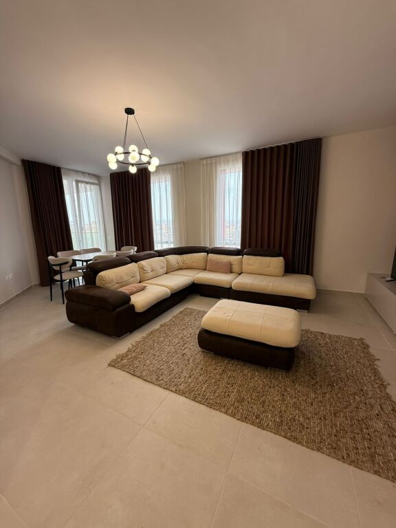 Apartament me qira tek Farmacia 10