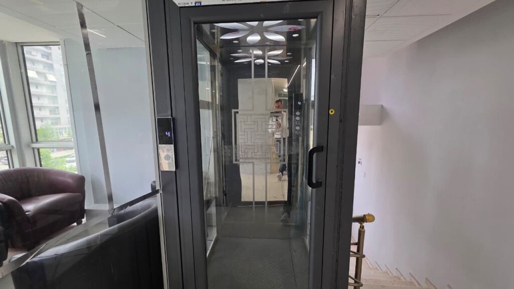 🏢 Shop for Rent in Transballkanike, Vlora