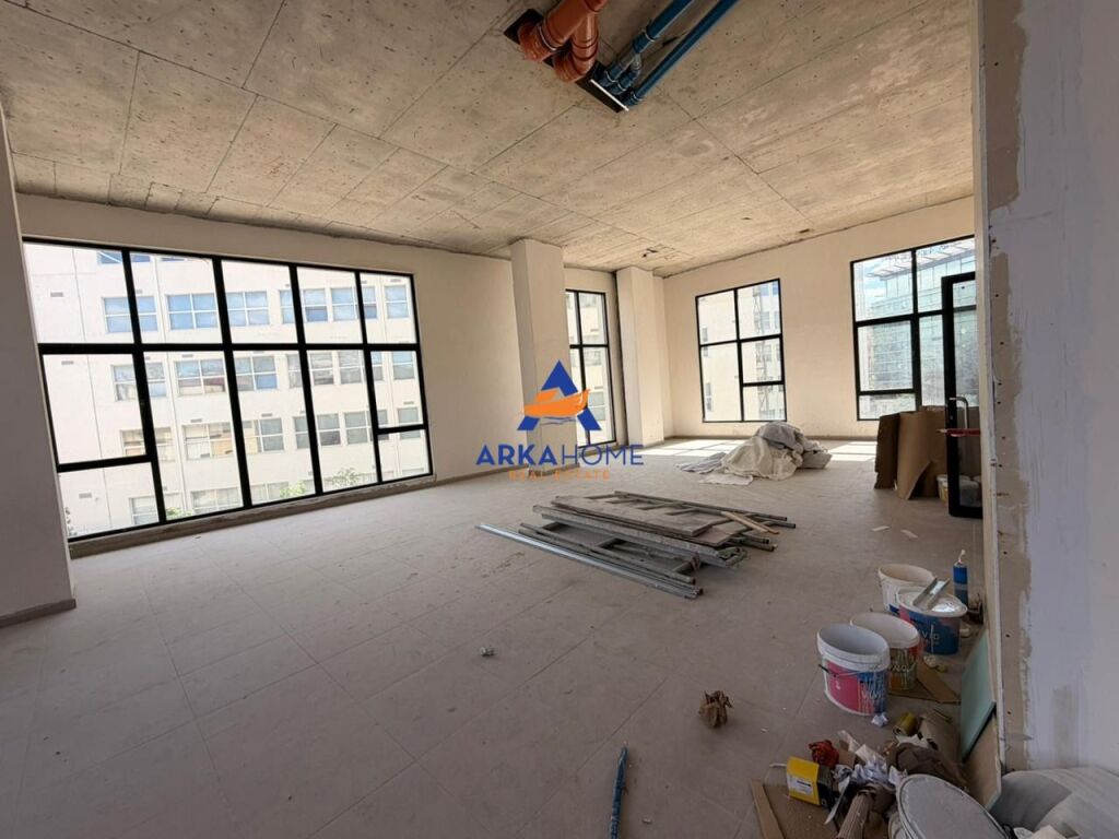 LOCALE COMMERCIALE IN AFFITTO 160M2 "VASIL SHANTO" 3000 EURO