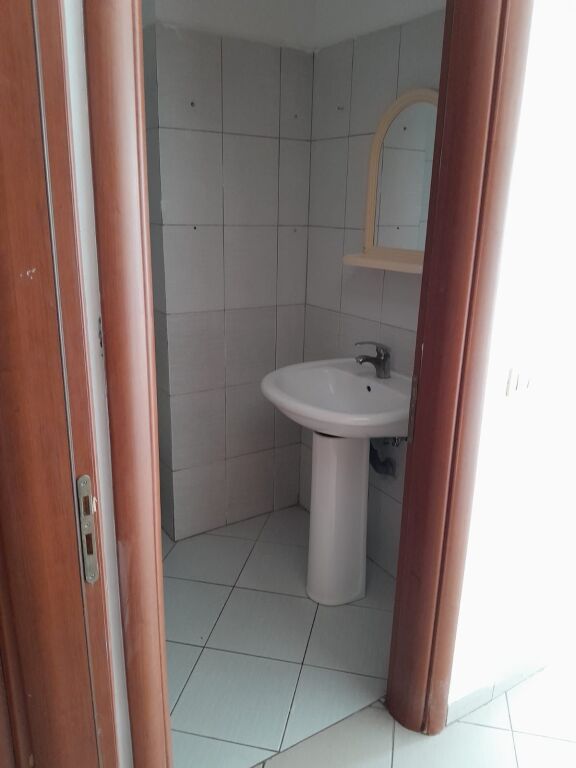 Apartament 2+1 Bosh me qera tek Kristal Center