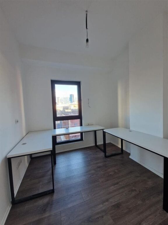 Zyre Me Qera 2+1 Tek Kompleksi Garden Building (ID BZ2709) Tirane