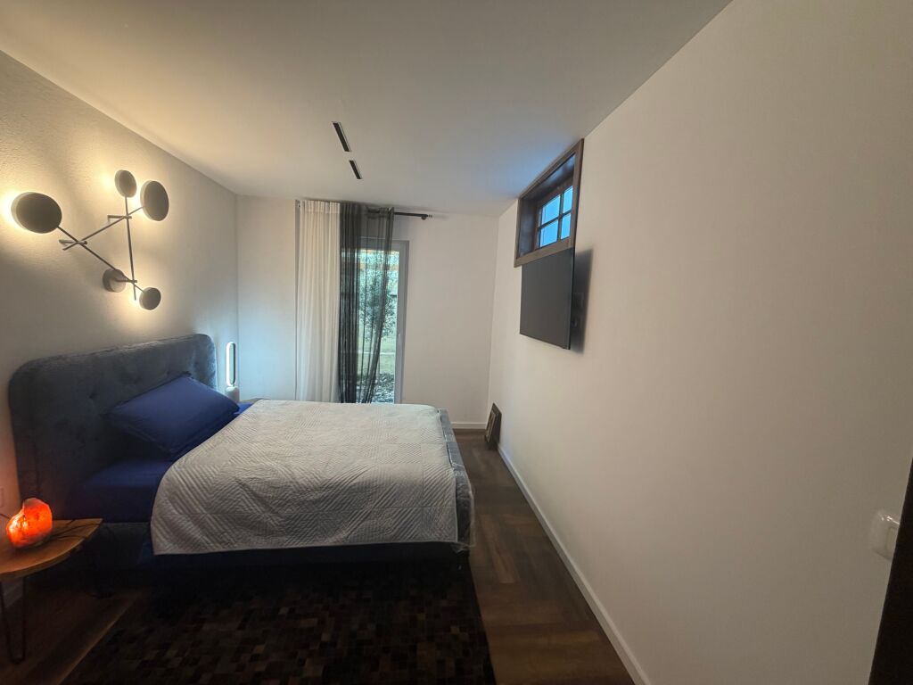 Villa su due piani, arredata, long hill teg, 5000 euro con 2 posti auto