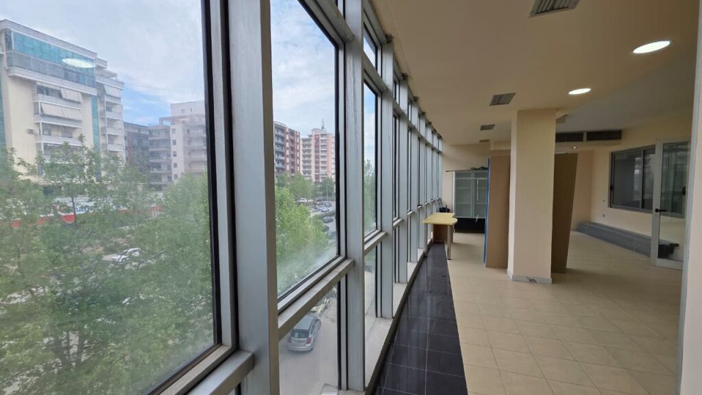 🏢 Shop for Rent in Transballkanike, Vlora