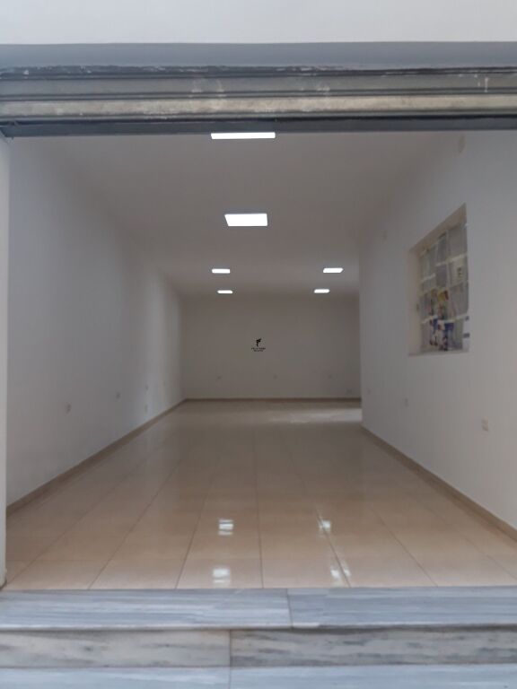 NEGOZIO IN AFFITTO 100M2 VIA BARDHYL 100.000 LEKE FH-70730
