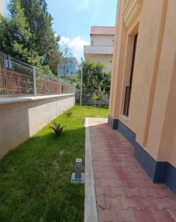VILLA IN AFFITTO 3 PIANI - VICINO AL SENATORIUM, TIRANA
