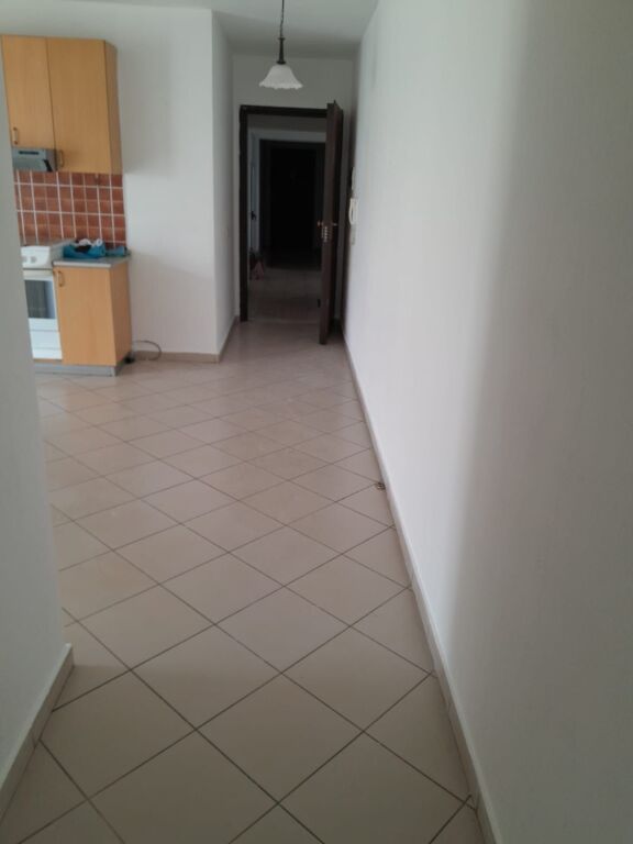 Apartament 2+1 Bosh me qera tek Kristal Center