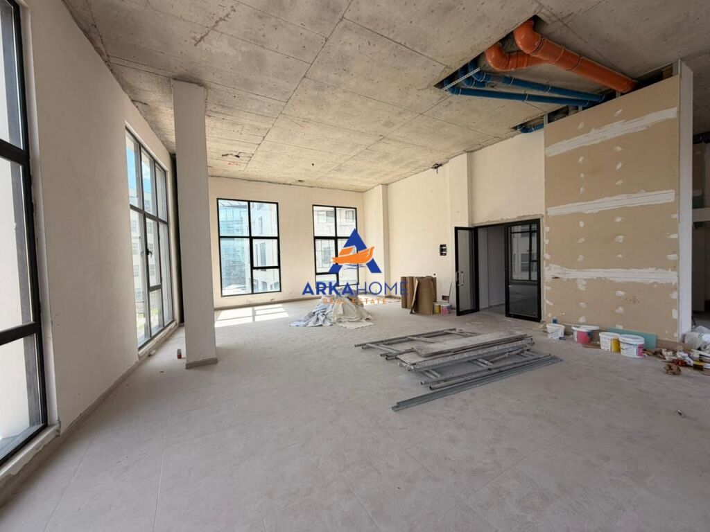 LOCALE COMMERCIALE IN AFFITTO 160M2 "VASIL SHANTO" 3000 EURO
