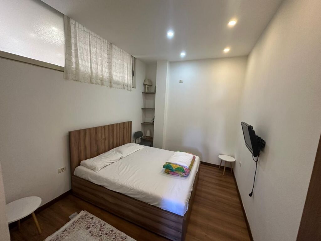 🏢Tek 9 Kateshet jepet me qera apartament 1+1,i mobiluar.600Euro - Widok 5