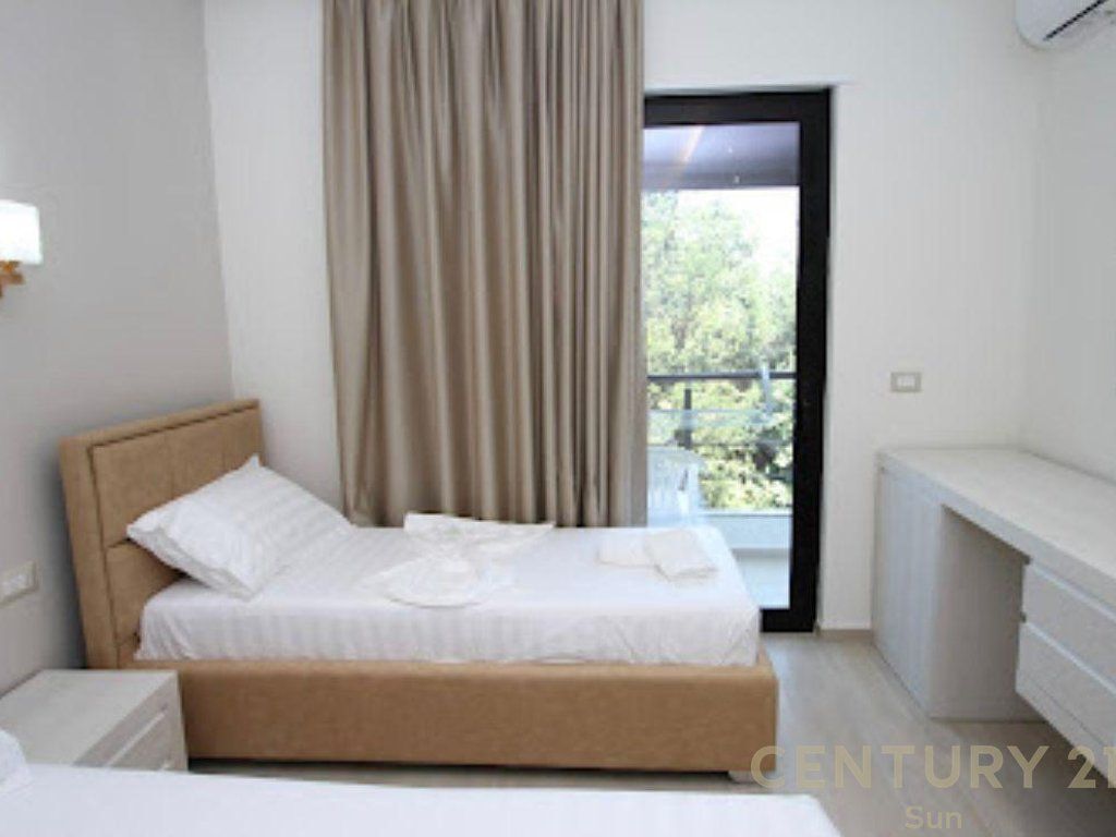 Hotel in Vendita a Radhime!