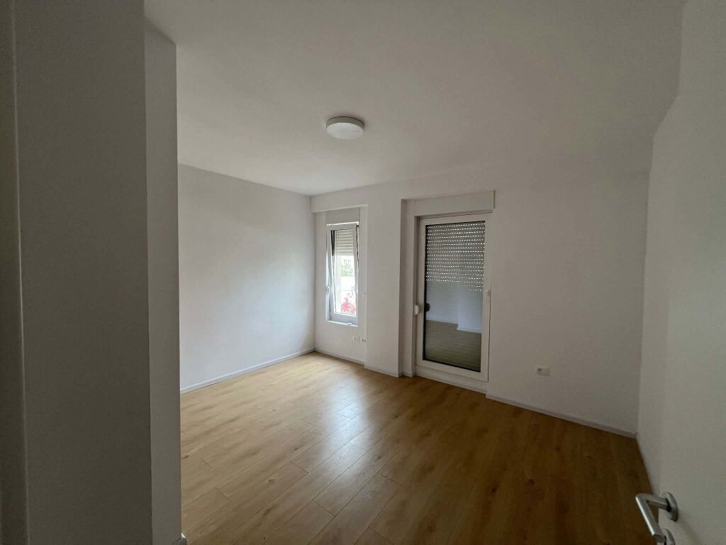 JEPET ME QERA VILA - Kompleksi ABA, Tirane