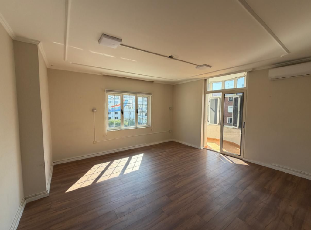 LOCALE IN AFFITTO PER UFFICI – Piazza Wilson