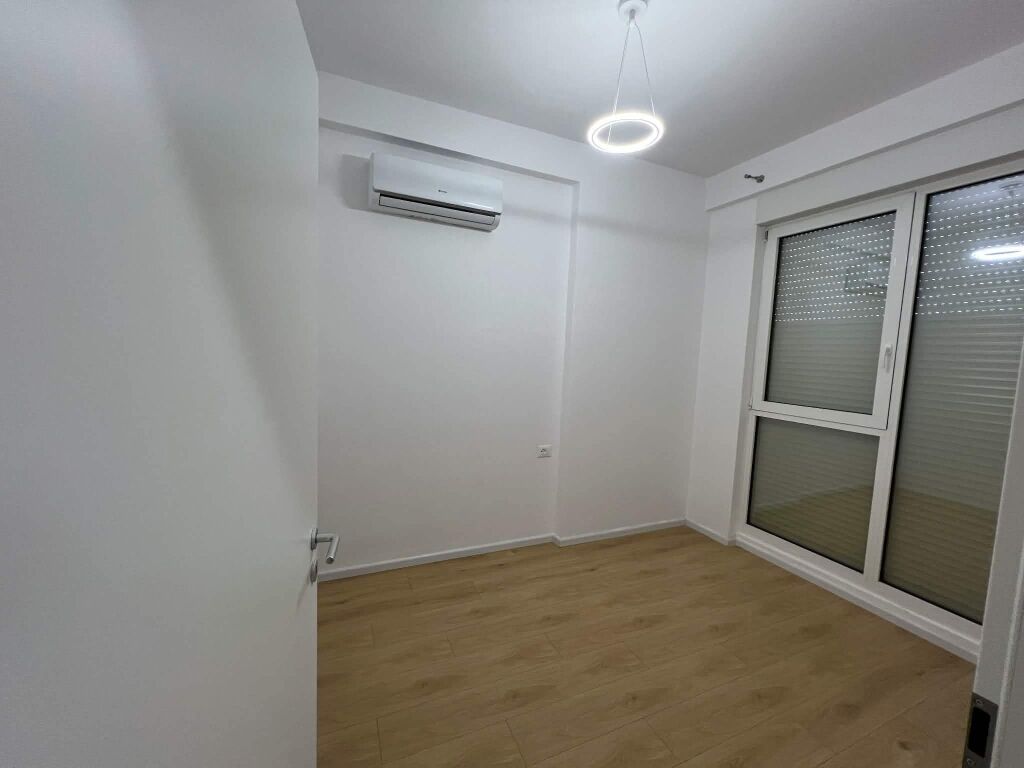 JEPET ME QERA VILA - Kompleksi ABA, Tirane