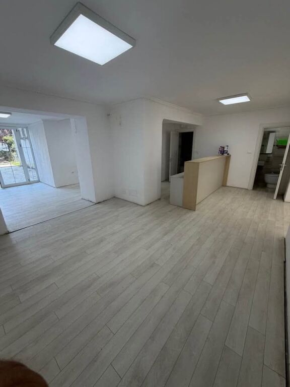 BUSINESS PREMISES 100M FOR RENT - 21-DHJETORI TIRANA