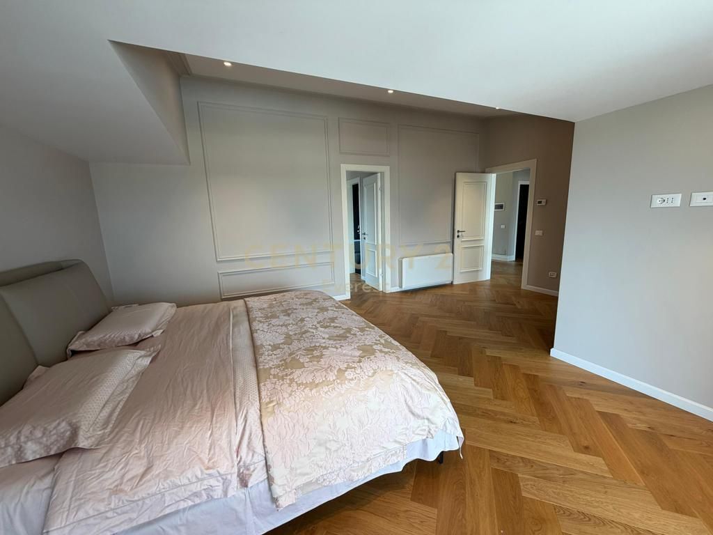 MJULL-BATHORE – Villa su 3 piani con piscina in affitto