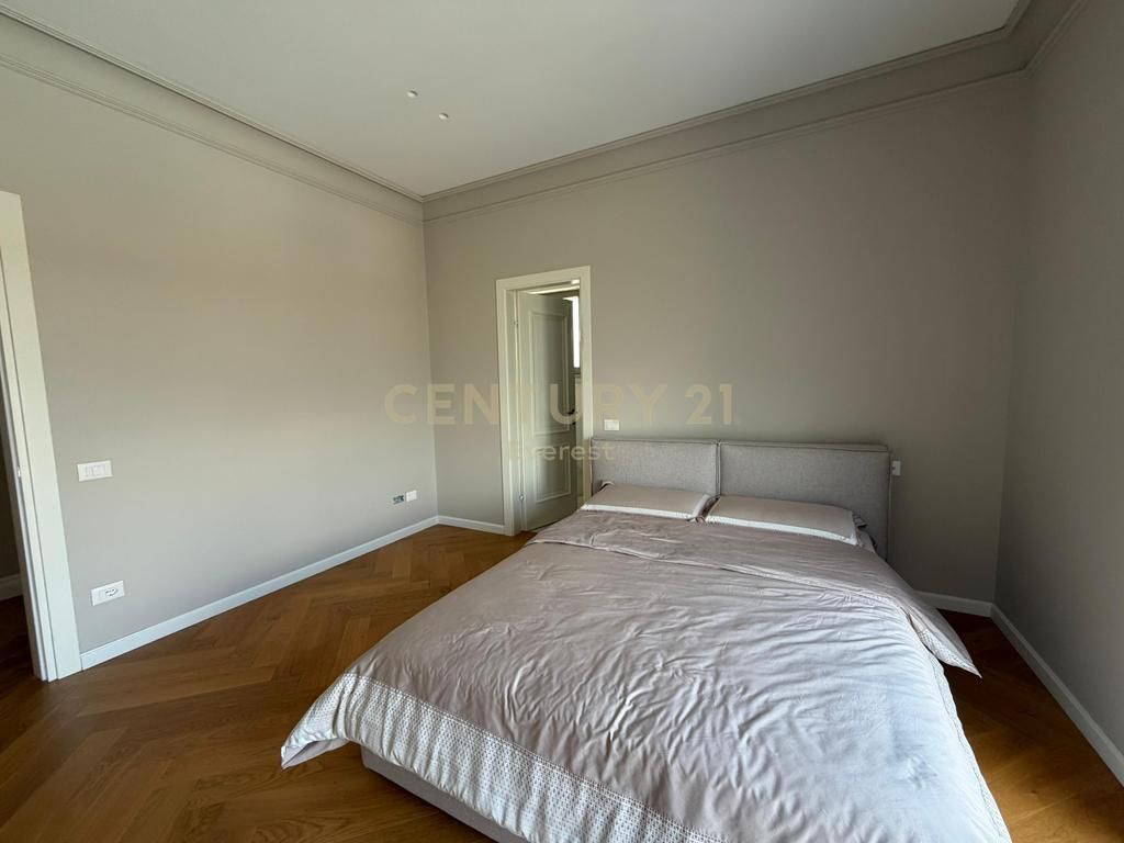 MJULL-BATHORE – Villa su 3 piani con piscina in affitto