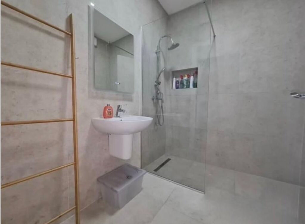 🏡 Appartamento 1+1 in affitto 📍 Complesso Delijorgji, Tirana💶 Prezzo: 75.000 lek/mese