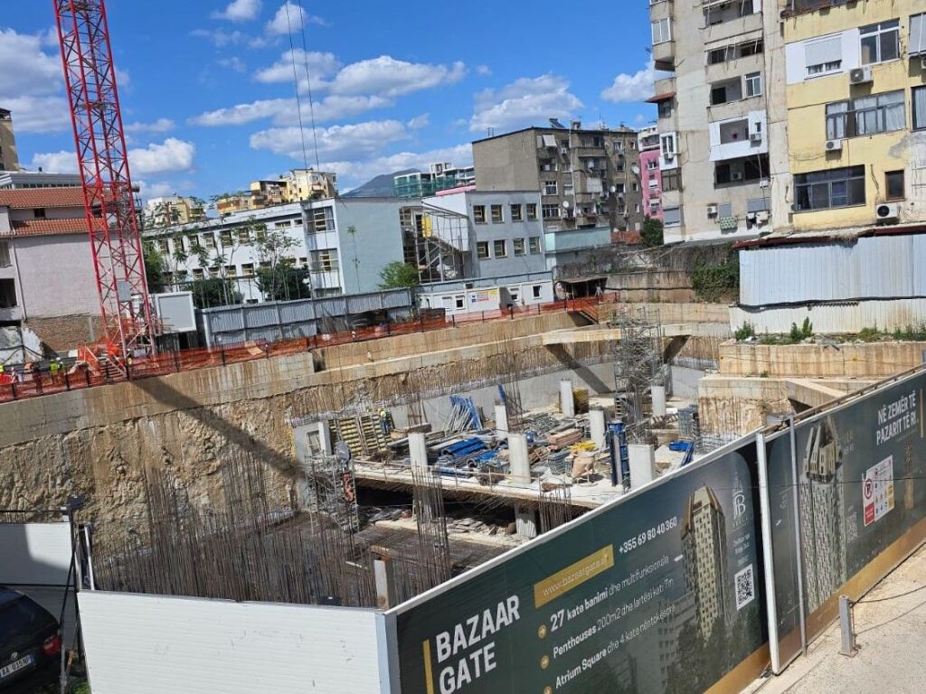 OKAZION Bazaar gate Apartment 1+1 for sale in the center of Tirana