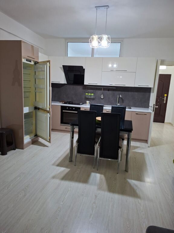 📍 Pranë Grand Galeri, Yzberish 🏡 Apartament me qera 2+1