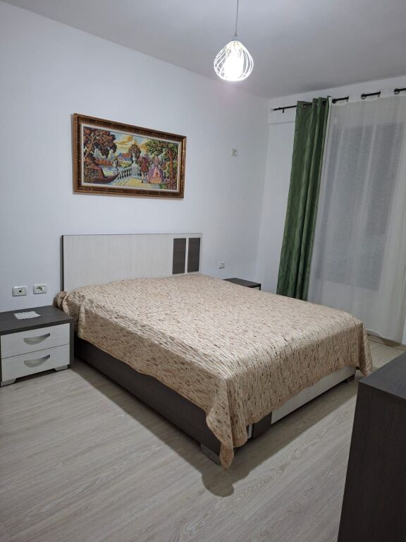 📍 Pranë Grand Galeri, Yzberish 🏡 Apartament me qera 2+1