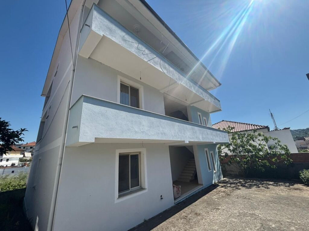 Three-storey villa for sale in new Sauk, 417m2 construction, 300m2 land