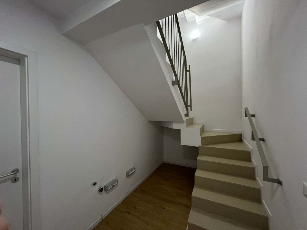 JEPET ME QERA VILA - Kompleksi ABA, Tirane