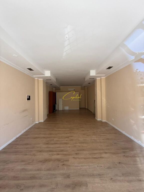 OFFICE FOR RENT 65 M2 FORMER EXHIBITION 70,000 LEKE