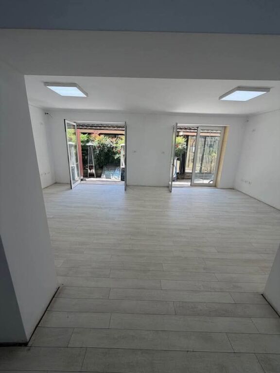 BUSINESS PREMISES 100M FOR RENT - 21-DHJETORI TIRANA