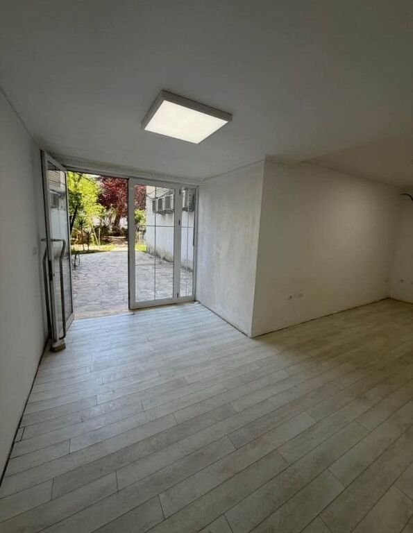 BUSINESS PREMISES 100M FOR RENT - 21-DHJETORI TIRANA