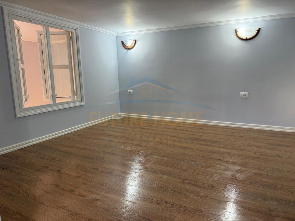 In vendita, Duplex, Via "Shefqet Kuka", Fresk​