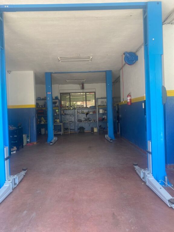 SHOP FOR RENT 120 M2 ZOGU ZI 200,000 LEKE FH-70982