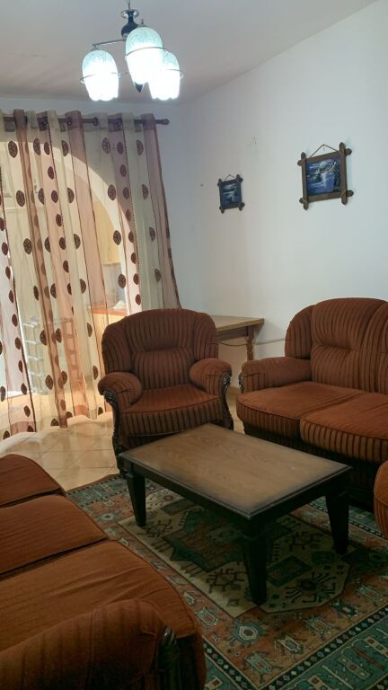 Jepet me qera apartament 1+1 te sheshi Wilson