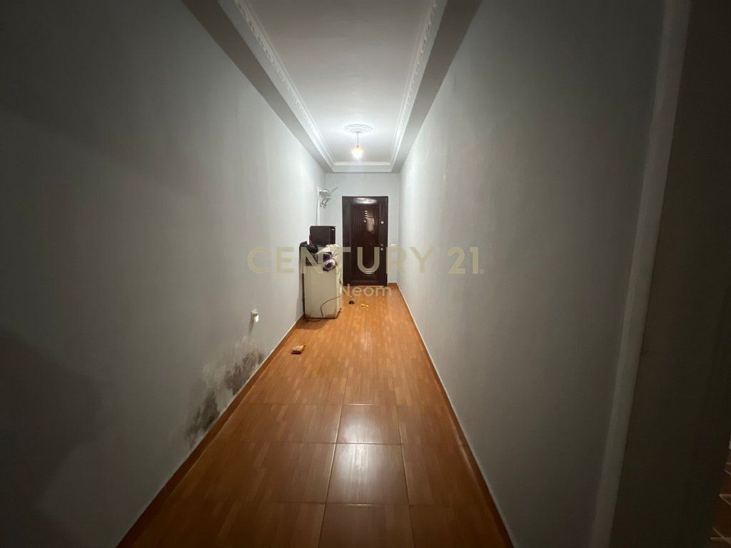 2+1 apartment for sale in the Siri Kodrës area.