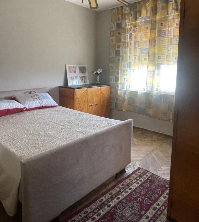 In affitto Appartamento 1+1+cucina separata, via Ferit Xhajko vicino al ex Ristorante Durresi 450 Mila leke