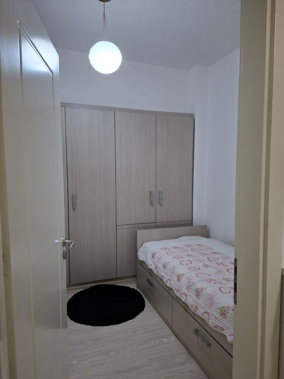 📍 Pranë Grand Galeri, Yzberish 🏡 Apartament me qera 2+1
