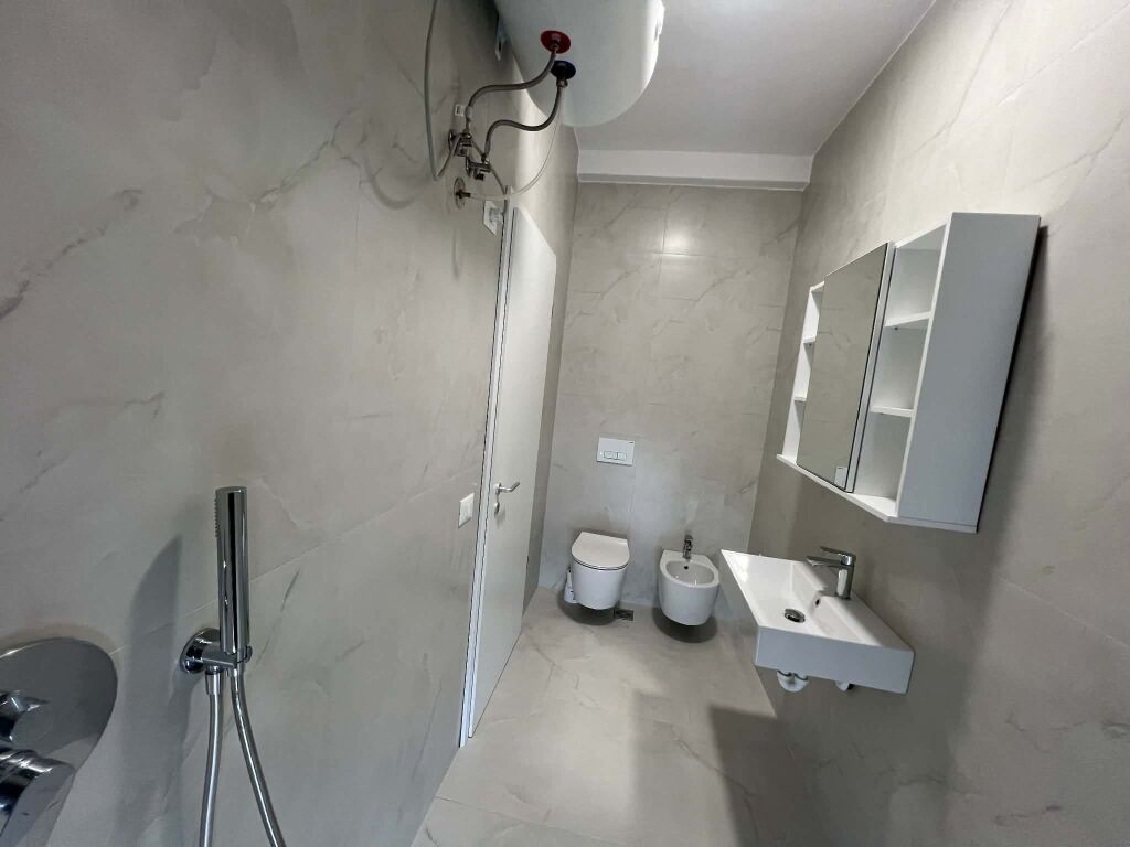 JEPET ME QERA VILA - Kompleksi ABA, Tirane