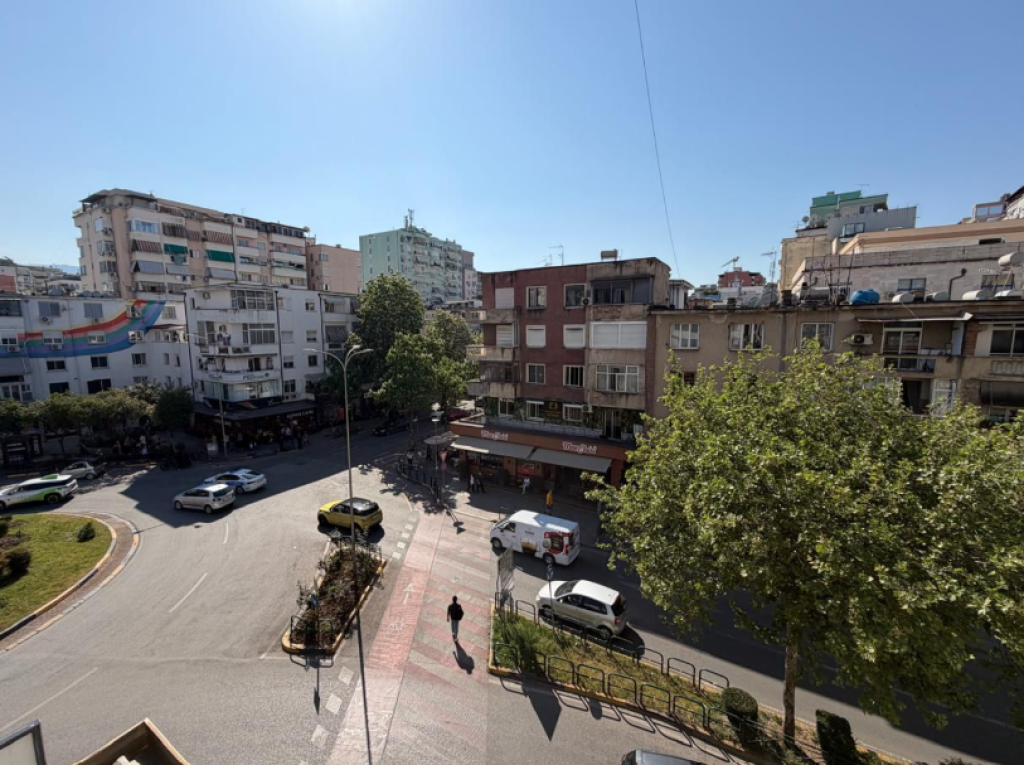 LOCALE IN AFFITTO PER UFFICI – Piazza Wilson