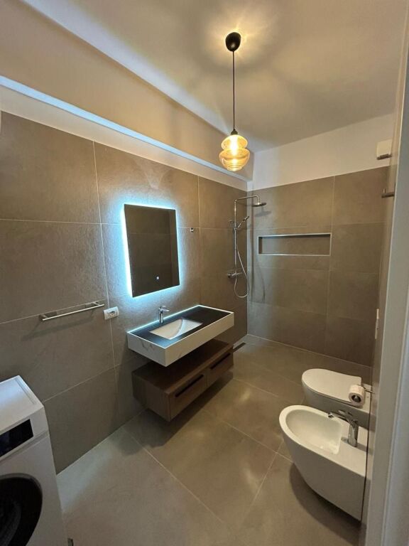 Apartament 1+1 me qera ne Xhamllik