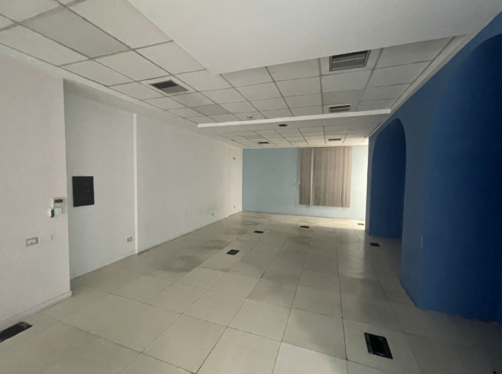LOCALE COMMERCIALE IN AFFITTO – Di fronte a Delijorgji