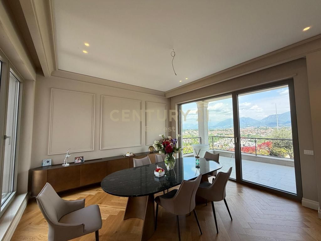 MJULL-BATHORE – Villa su 3 piani con piscina in affitto