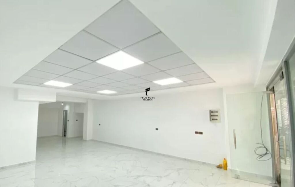 SHOP FOR RENT 120 M2 ZOGU ZI 200,000 LEKE FH-70876