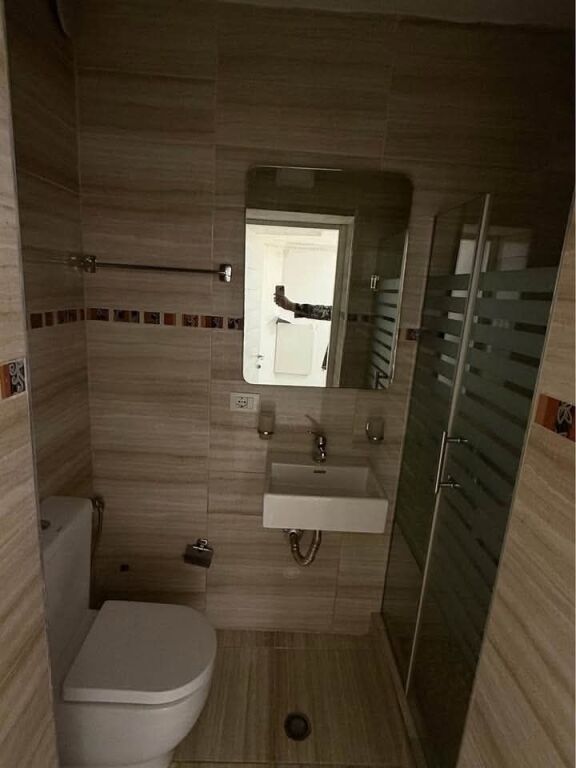 BUSINESS PREMISES 100M FOR RENT - 21-DHJETORI TIRANA