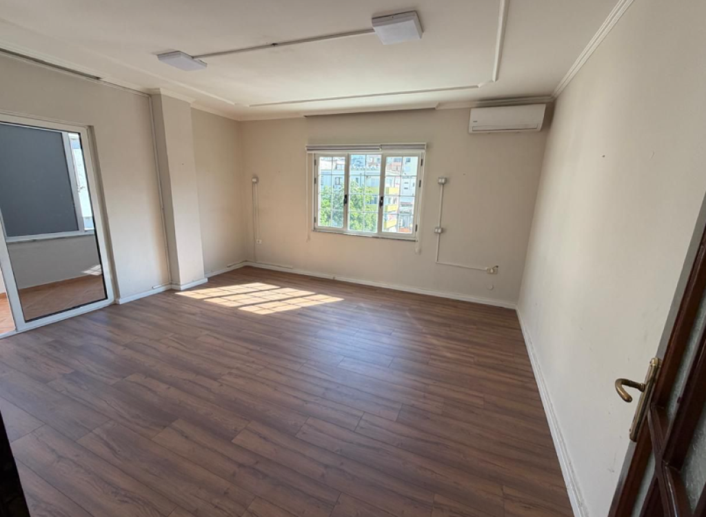 LOCALE IN AFFITTO PER UFFICI – Piazza Wilson