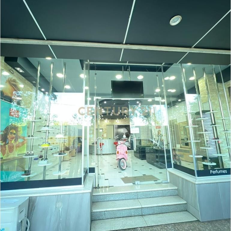 Locale Commerciale in Affitto situato vicino allo Zoo.