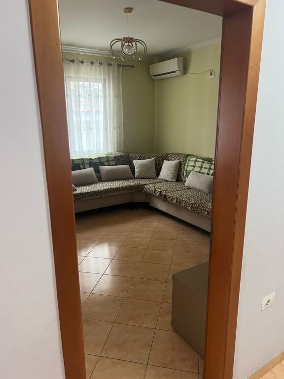 Jepet me qera Apartament 3+1 në Astir 📍
