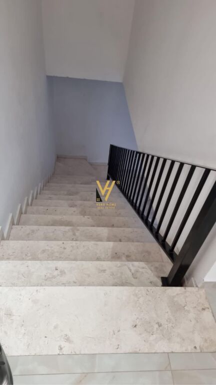 LOCALE COMMERCIALE IN AFFITTO 230 M2 FARMACIA 10 – 3.500 EURO