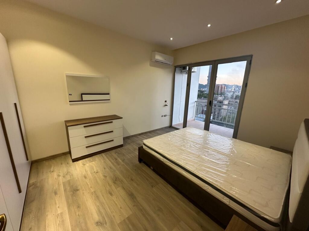 🏢At the “Ismail Qemali” High School, a 3+1+2 furnished apartment is for rent. 1,400 Euro (negotiable)
