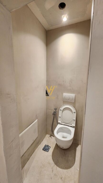BUSINESS PREMISES 150 M2 FOR RENT ON KAVAJA STREET 1,500 EURO