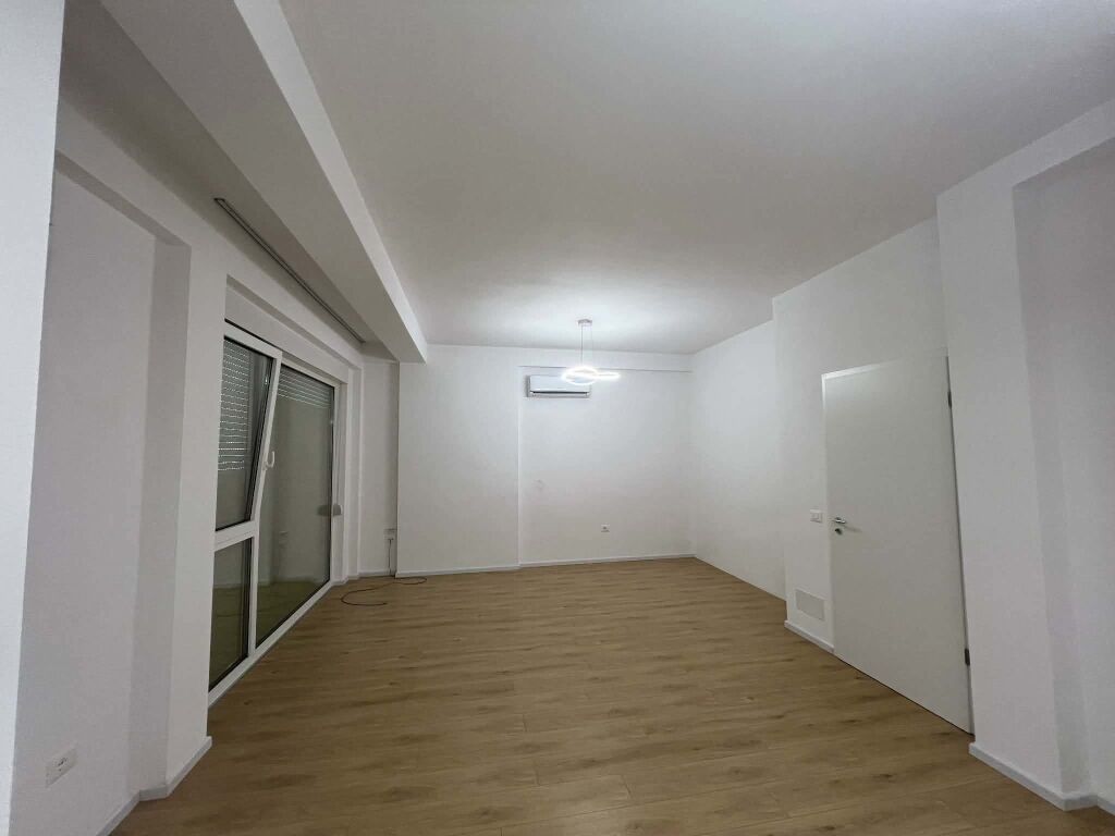 JEPET ME QERA VILA - Kompleksi ABA, Tirane