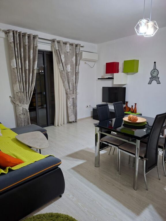 📍 Pranë Grand Galeri, Yzberish 🏡 Apartament me qera 2+1