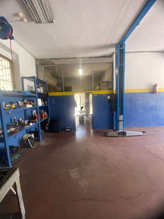 SHOP FOR RENT 120 M2 ZOGU ZI 200,000 LEKE FH-70982